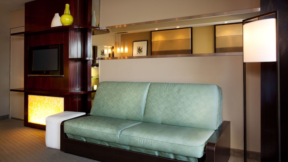 Disneys Contemporary Resort 8/50
