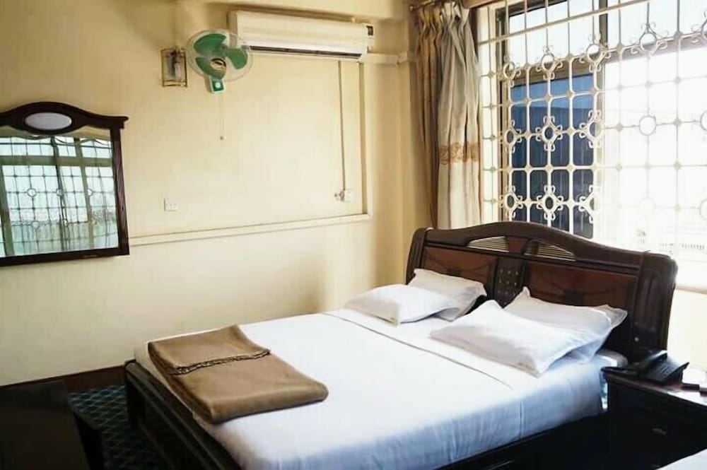 ROOM, DOUBLE BED