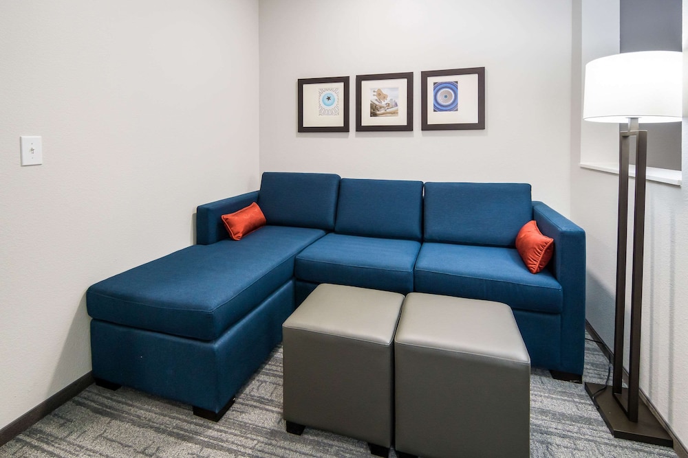 Comfort Suites DeSoto Dallas South 37/51