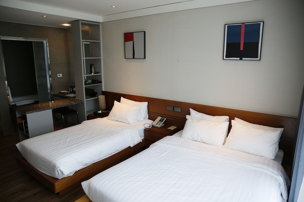 J-one Hotel and Resort 9/41