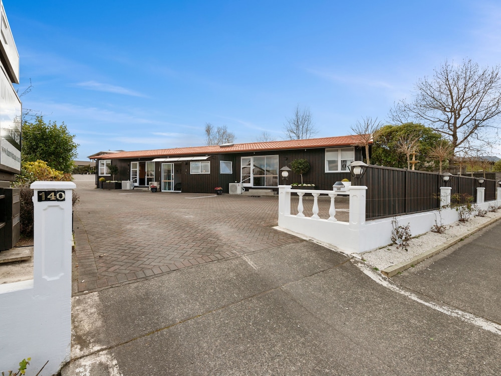 Dunrovin Motel 56/69