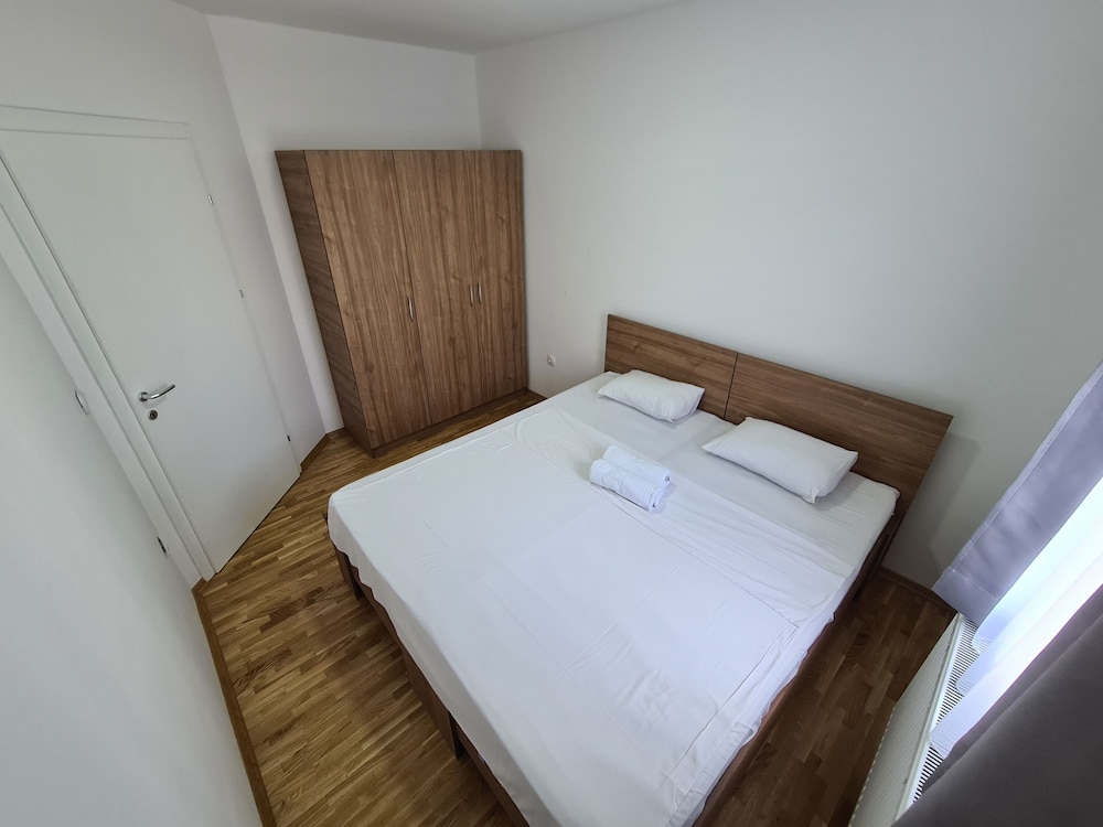 Urban Serviced Apartments 9/50
