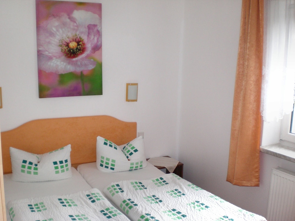 Hotel Zum Burgergarten 11/50
