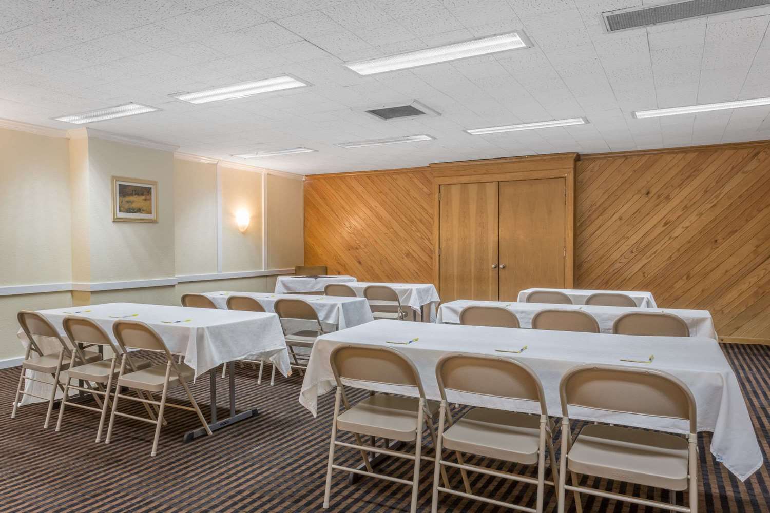 Days Inn By Wyndham Pensacola - Historic Downtown 34/41