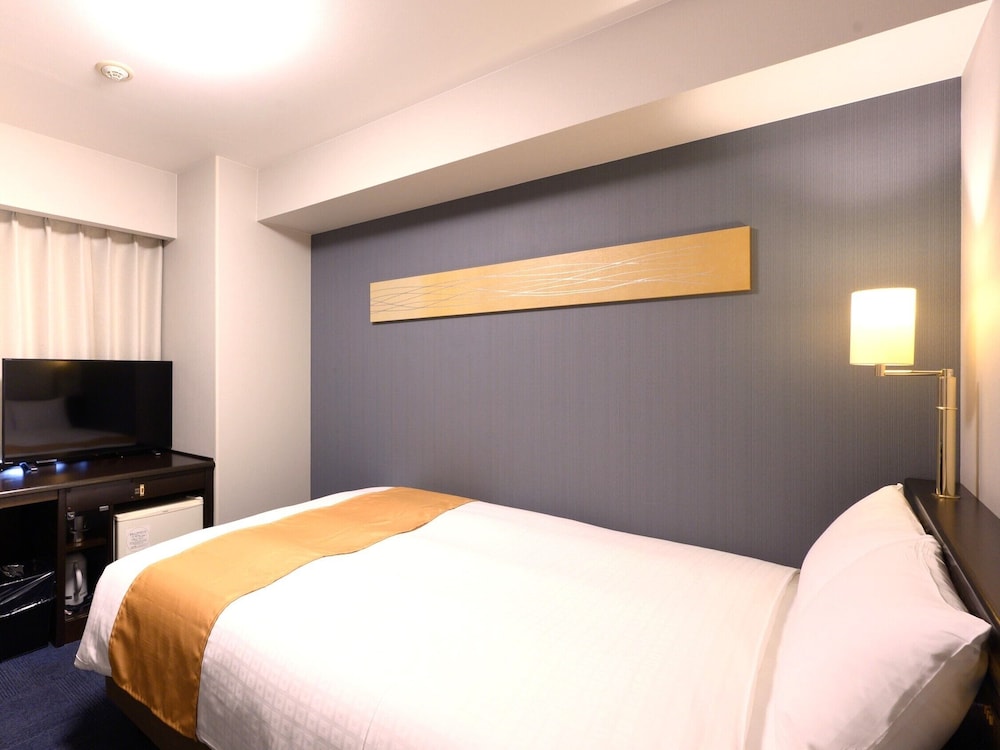 Moderate, Queen Bed