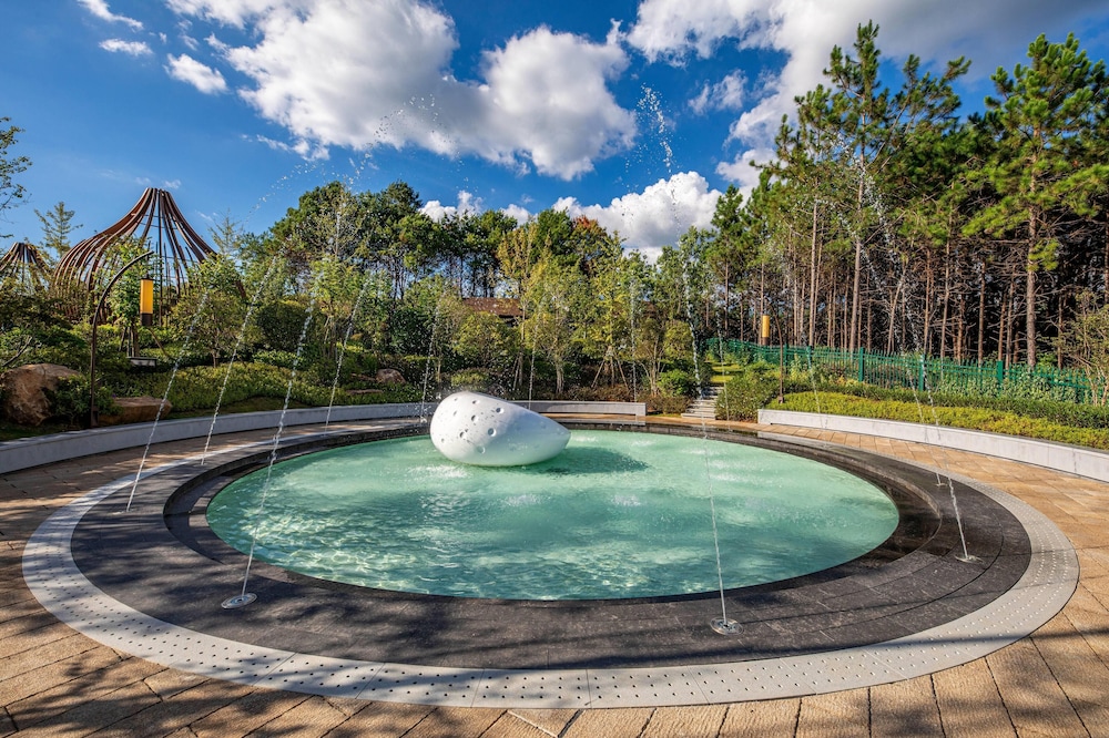 Wyndham Qingyuan Lianzhou Hot Spring Resort 23/24