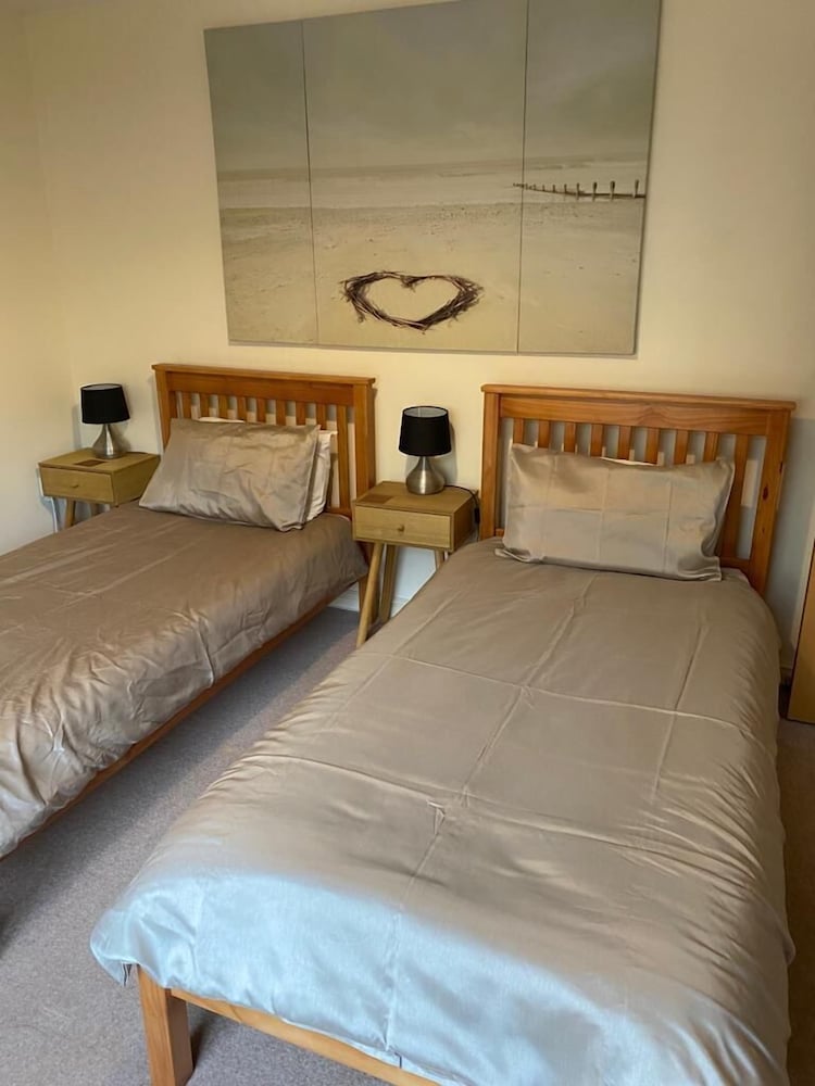 Whitehouse Guest House 25/50