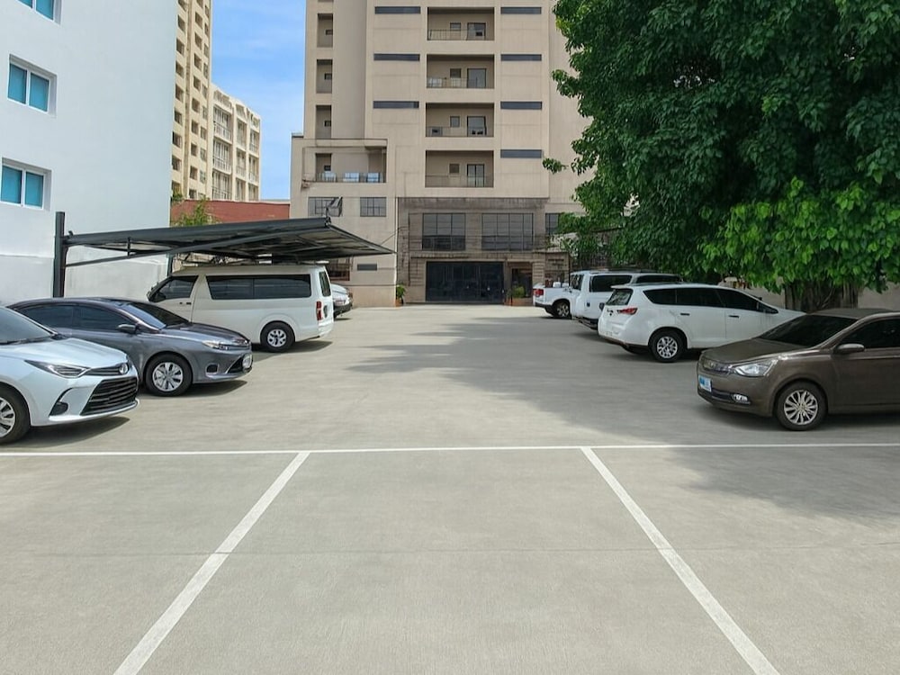 Castle Peak Hotel 66/71