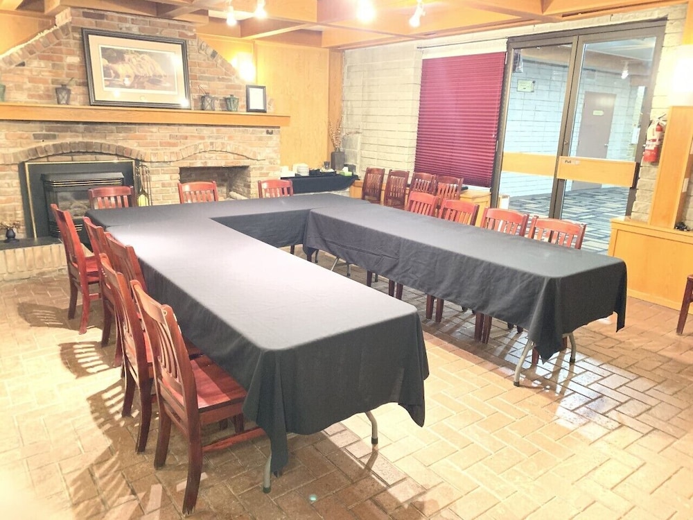 Slave Lake Inn and Conference Centre 34/50