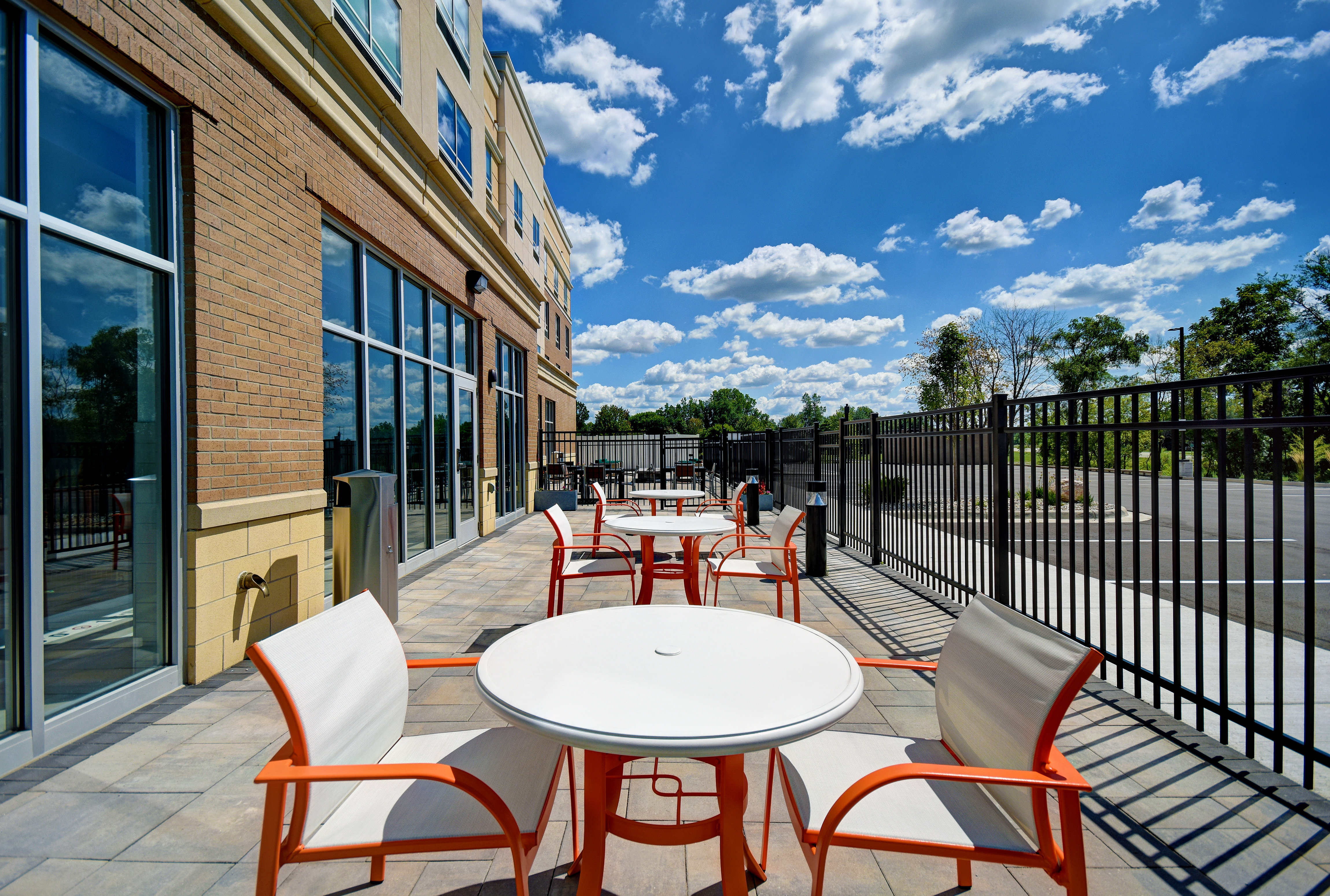 Holiday Inn Grand Rapids North 70/71