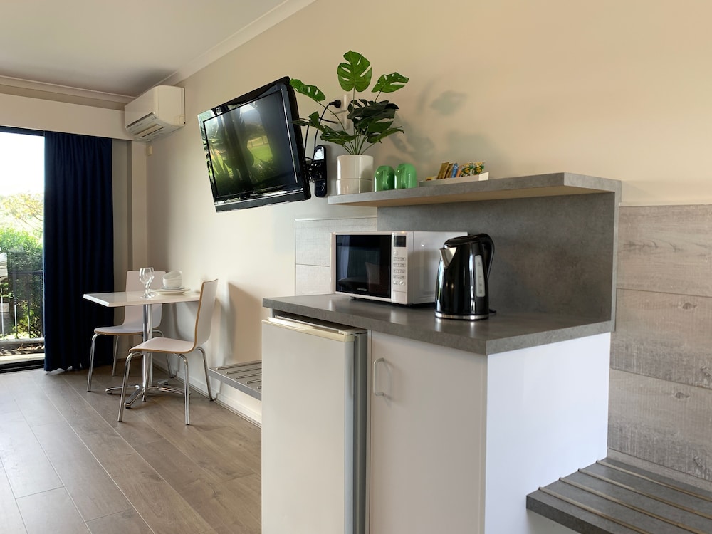 Apollo Bay Waterfront Motor Inn 53/80