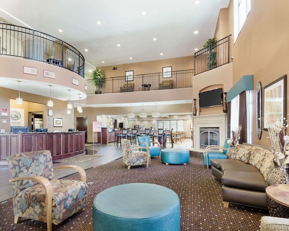 Comfort Suites Topeka Northwest 18/32