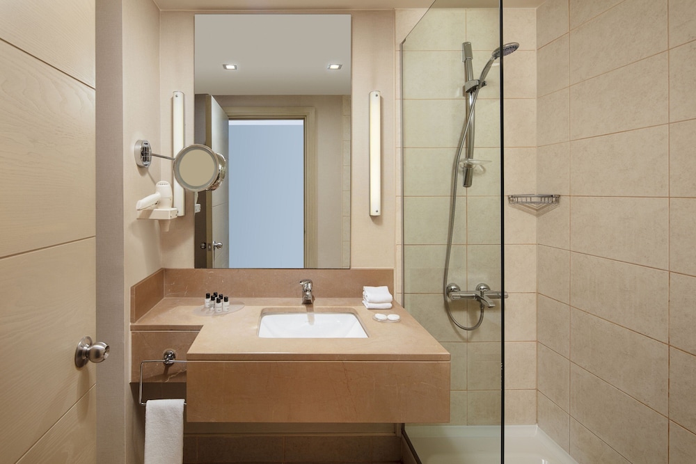Delta Hotels Istanbul West 45/46