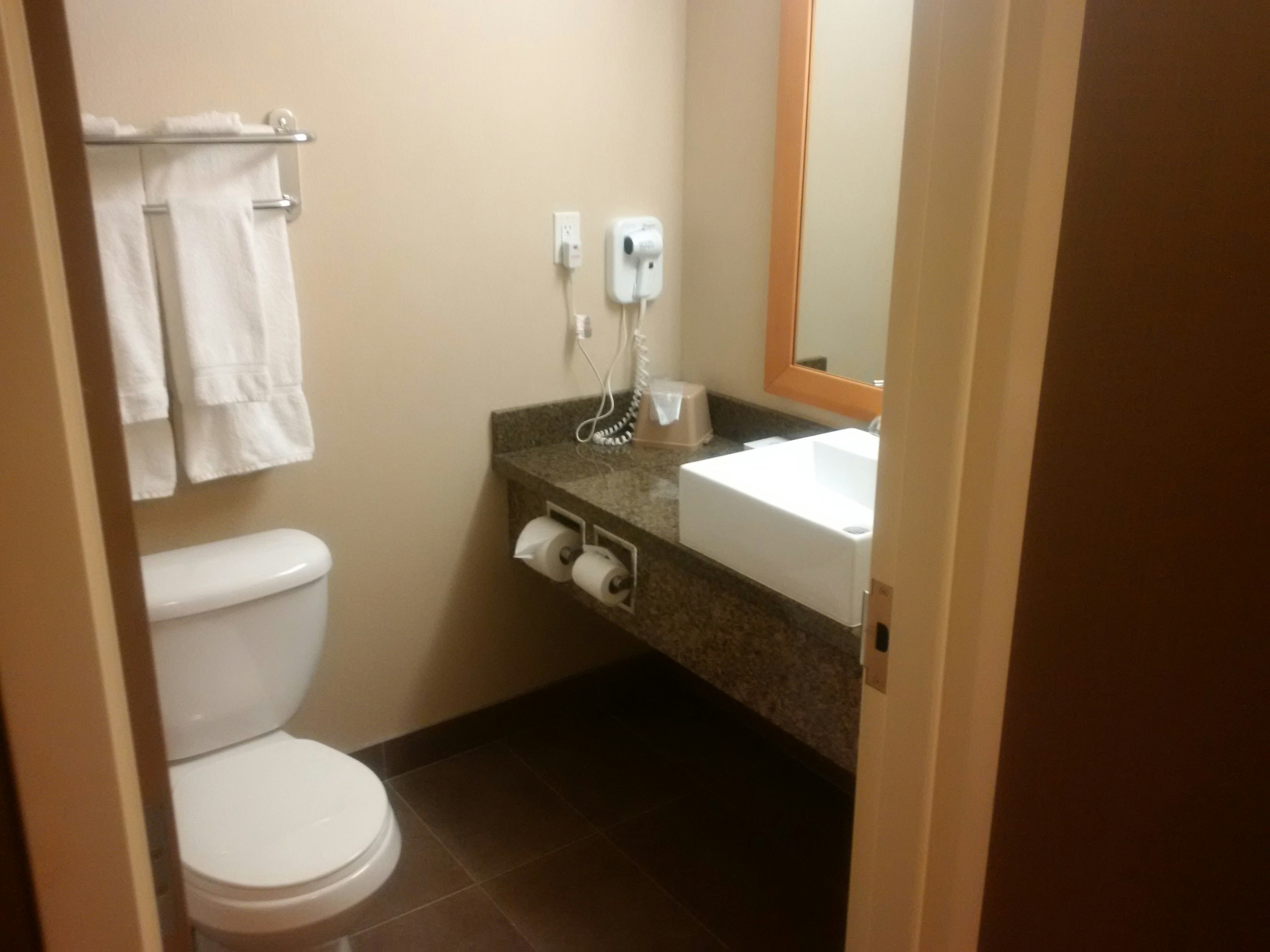Woodlands Inn Suites 33/34