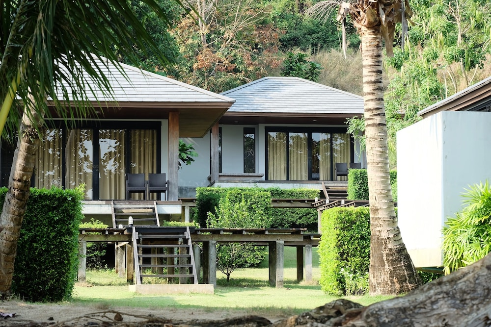 Plub Pla Koh Mak Retreat 63/68