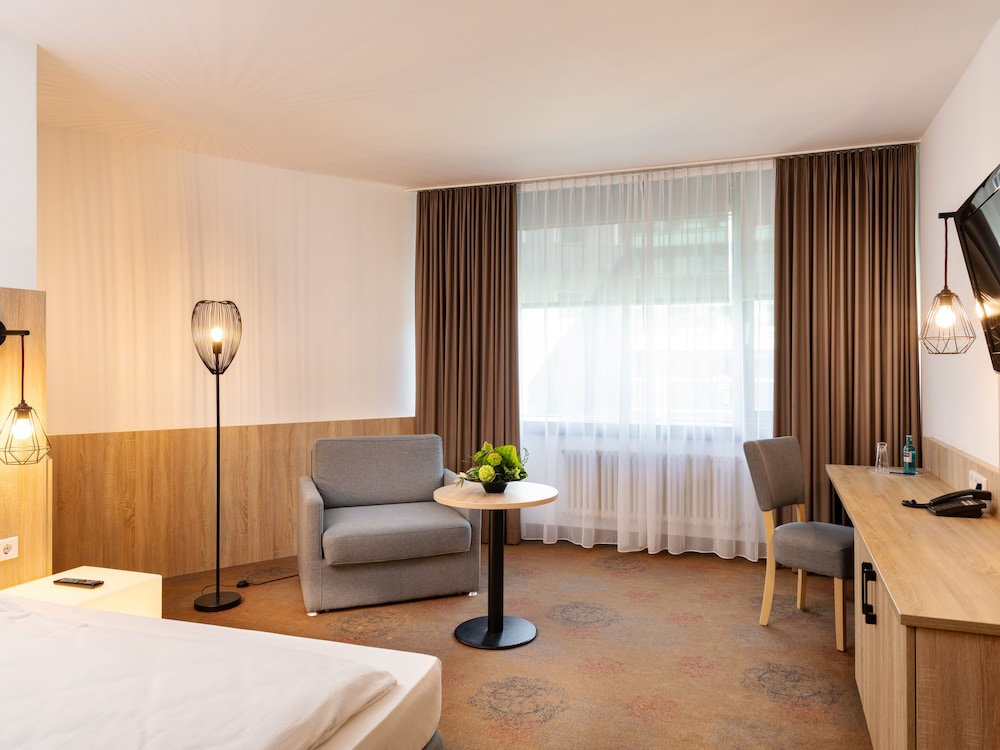 Plaza Hotel and Living Frankfurt 14/18