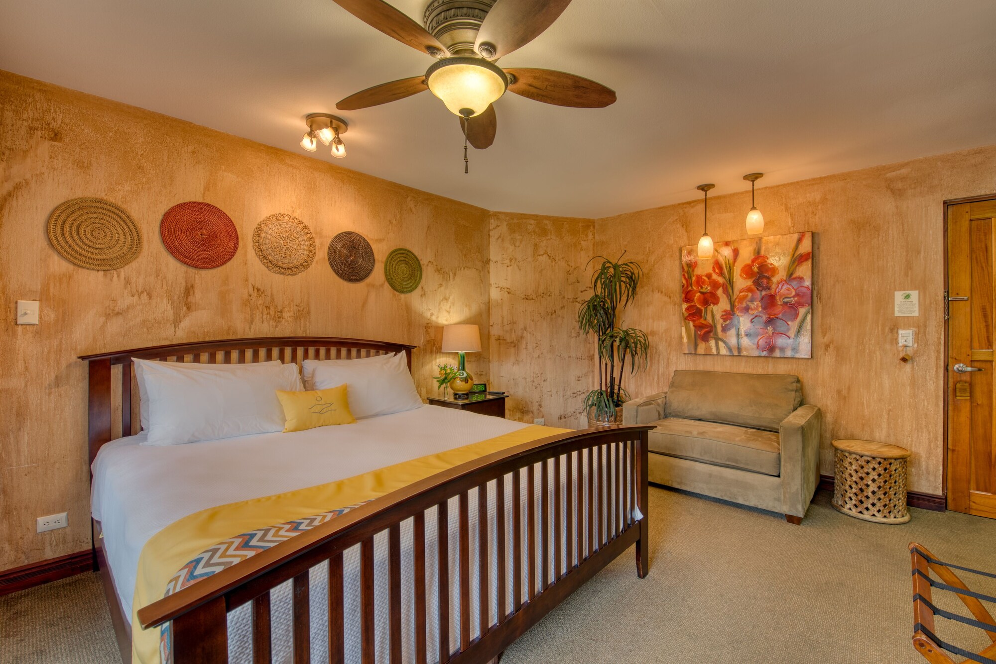 SUPERIOR, KING BED, SOFA, BALCONY