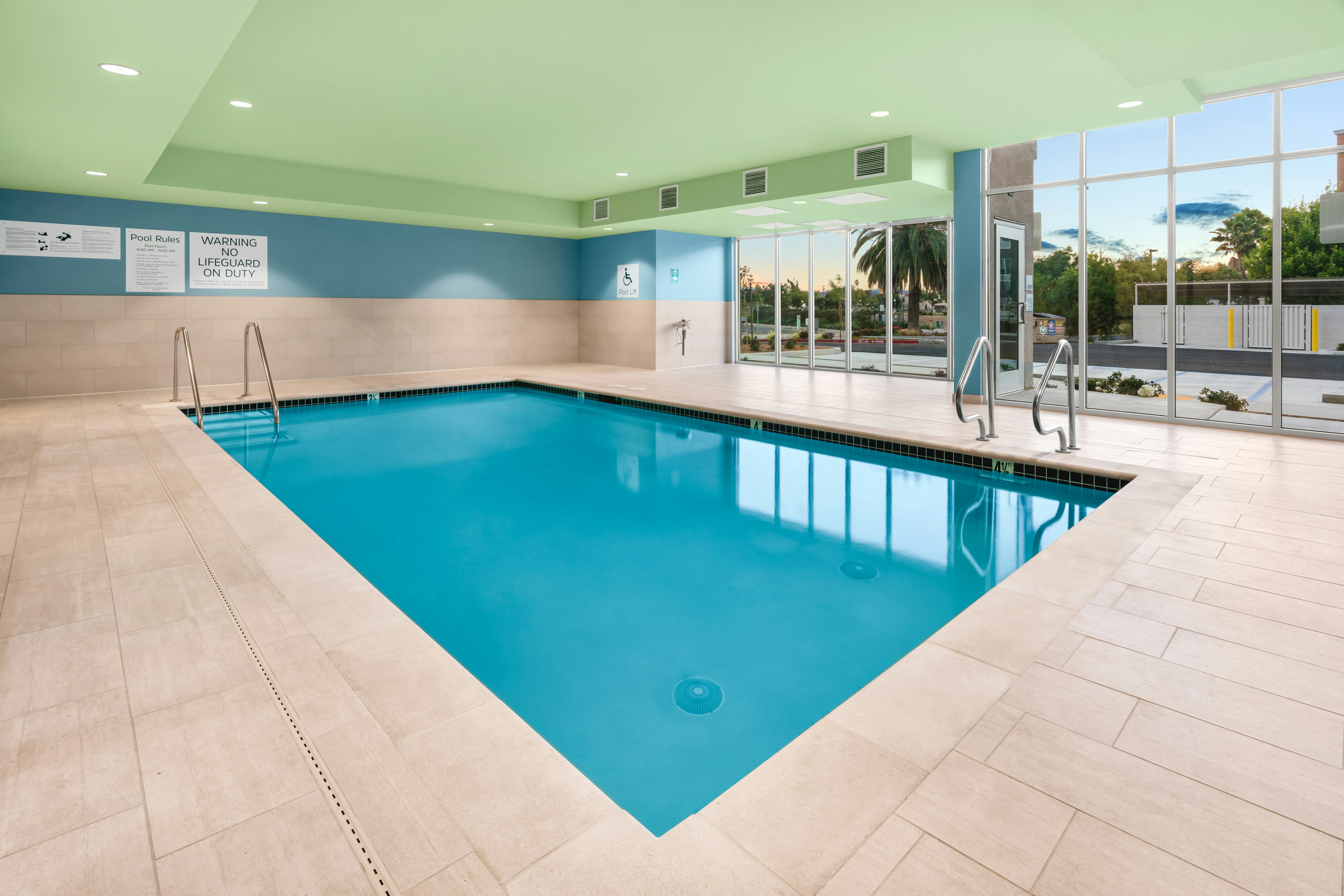 Holiday Inn Express & Suites Suisun City 32/70
