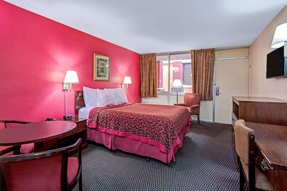 Days Inn by Wyndham York Alabama 21/32