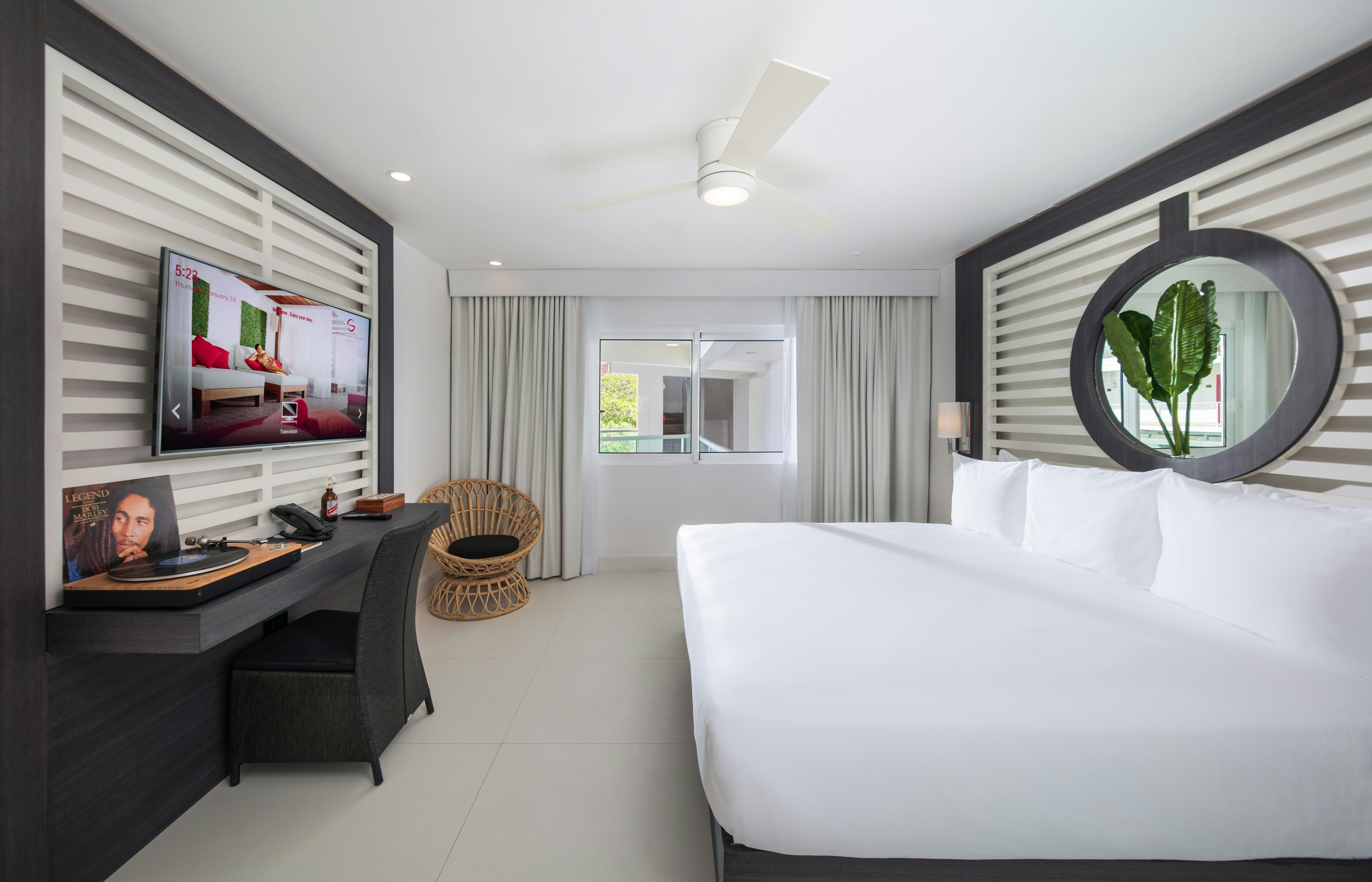 MINI, SUITE, KING BED