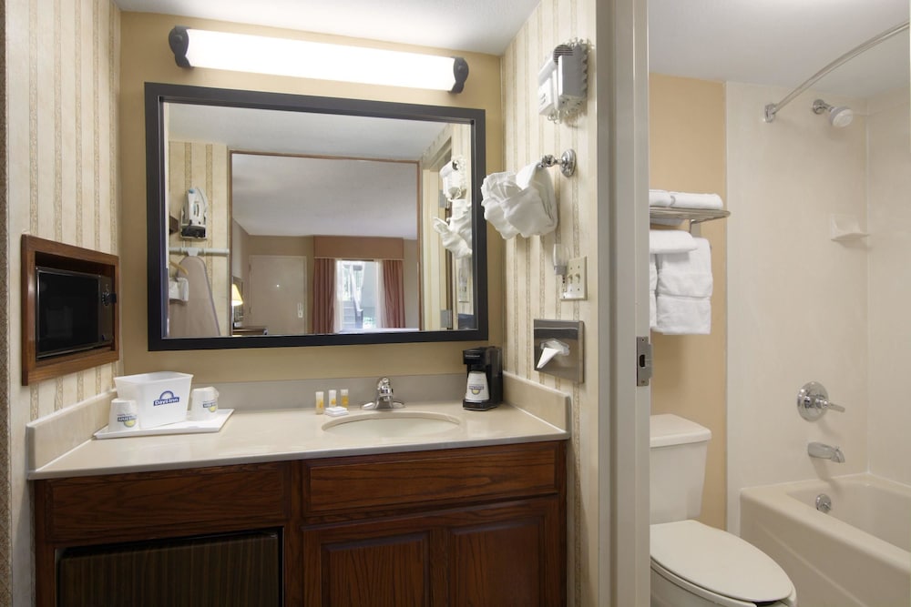 Days Inn By Wyndham Longview South 16/25