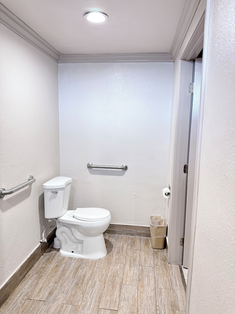 Town House Motel 43/48