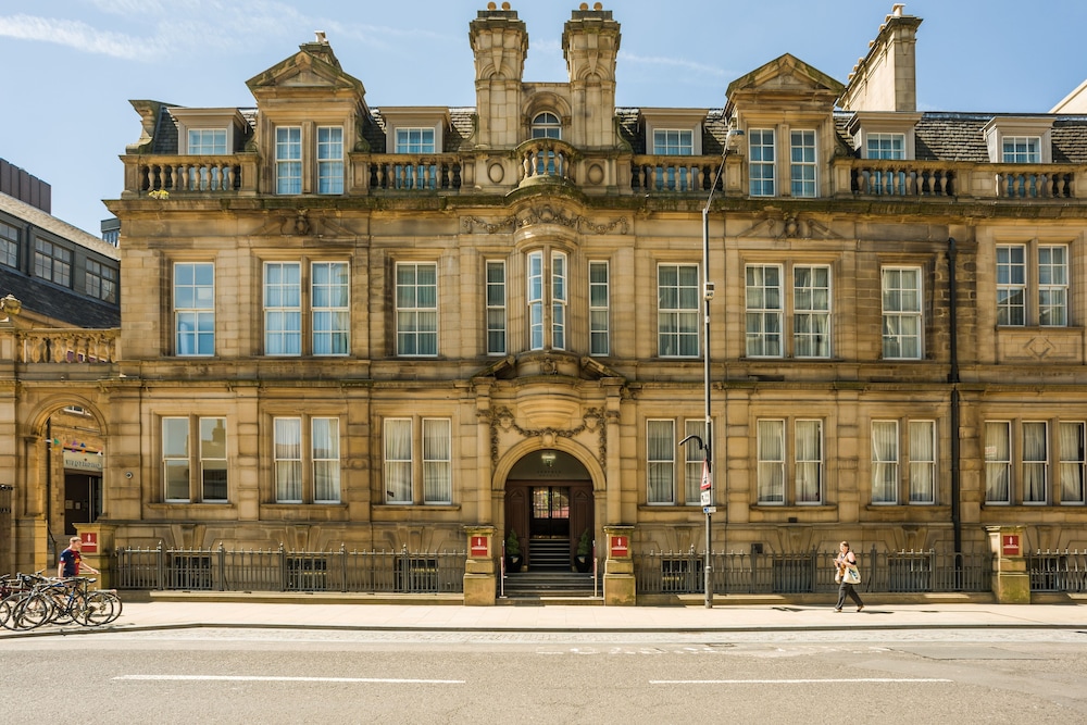 LEOPOLD HOTEL 3/50
