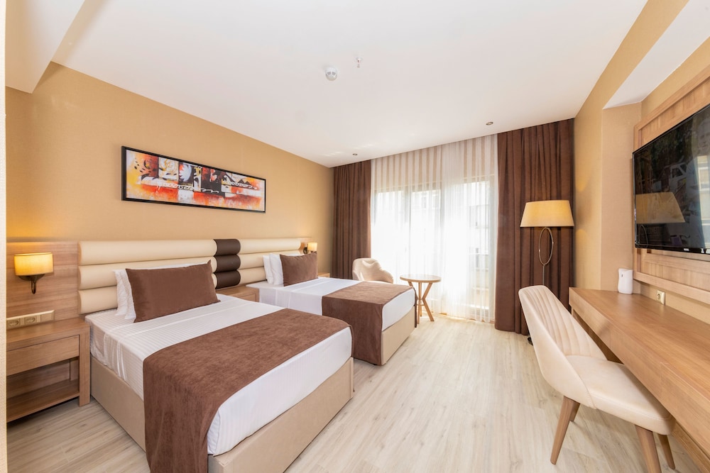 DELUXE, SUITE, CITY VIEW