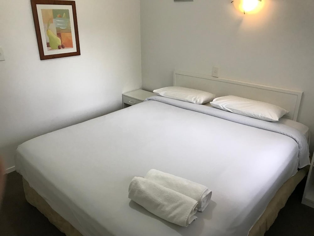 Siesta Motel 14/57