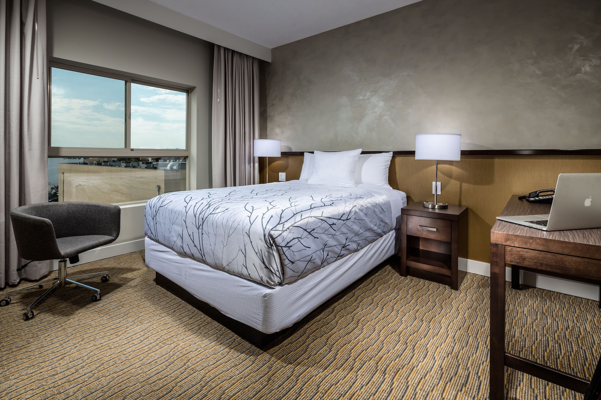 PENTHOUSE, QUEEN BED