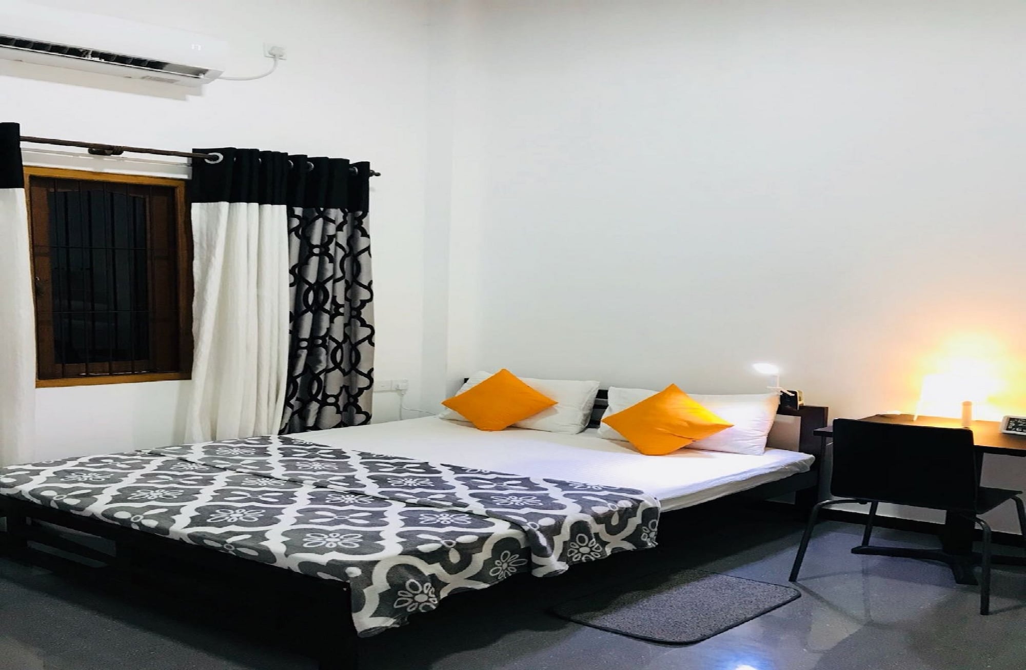 1 BEDROOM, BASIC, TRIPLE