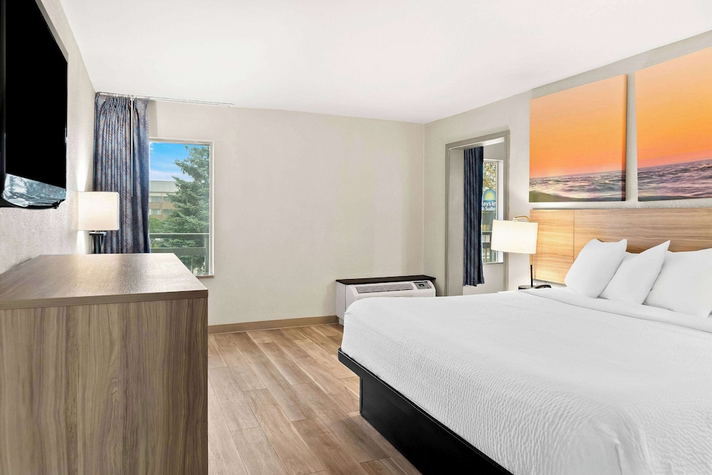 Days Inn & Suites by Wyndham Warren 16/38
