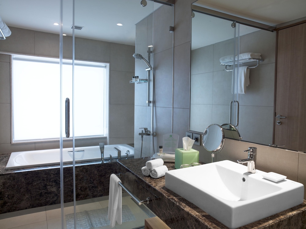 HOLIDAY INN CHENNAI OMR IT EXPRESSWAY 12/76