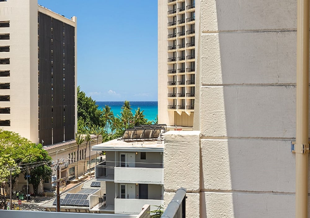 Castle Bamboo Waikiki 61/73