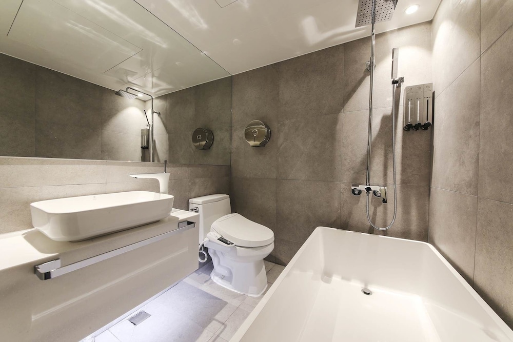 Hotel Forestar Sinchon 25/26