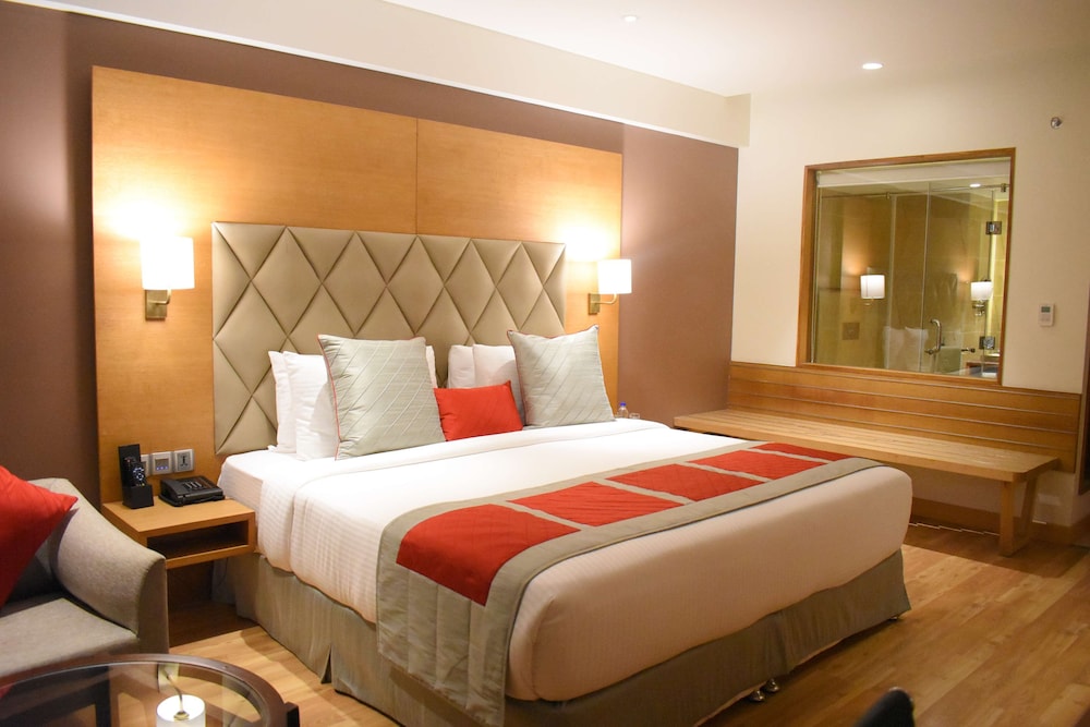 غرفة بريميوم بسرير كينج، Ramada Darjeeling Gandhi Road 2/5