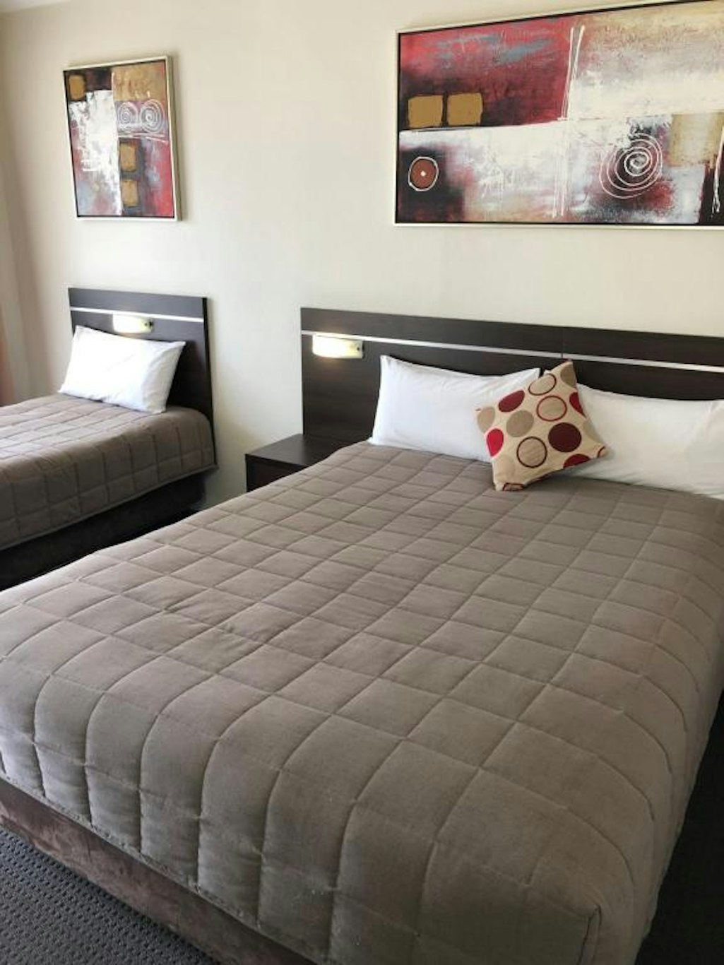Golden West Motor Inn 10/43