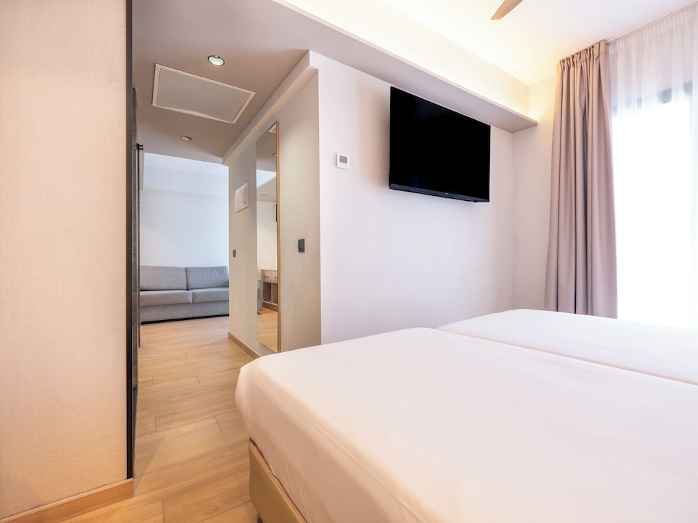 Standard, Triple, Twin Beds, Sofa