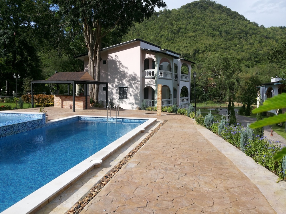 Stamp Hills Resort And Restaurant 66/71