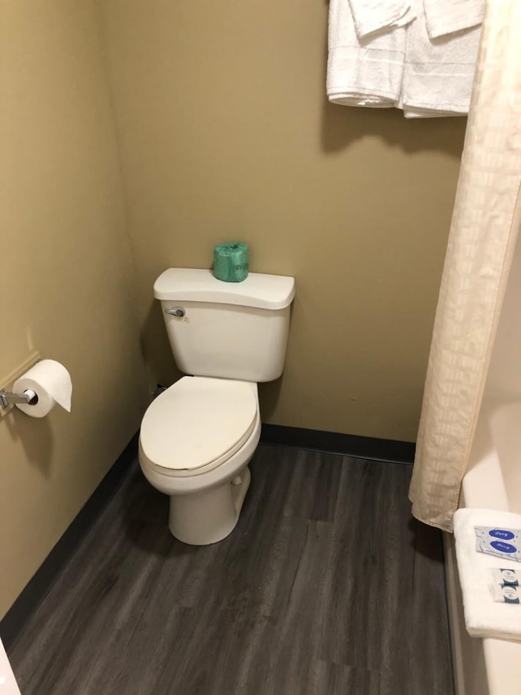 Deluxe Inn & Suites By OYO Miami OK 48/51