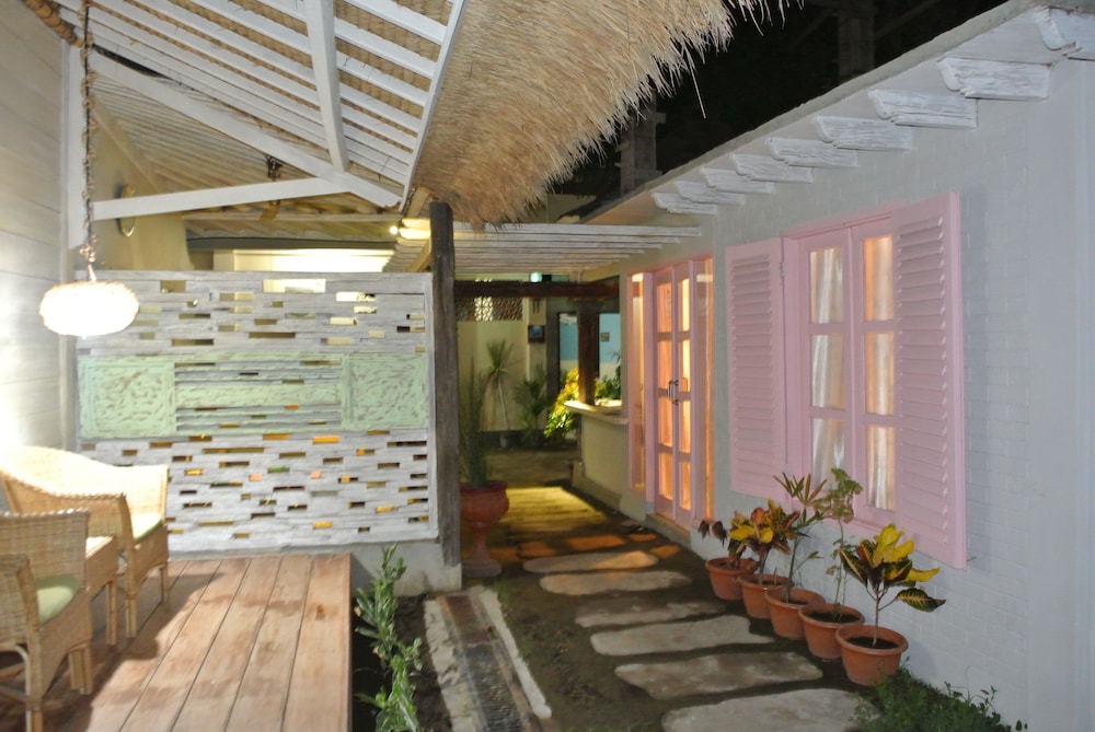 Gili Breeze Tropical Bungalows 56/58