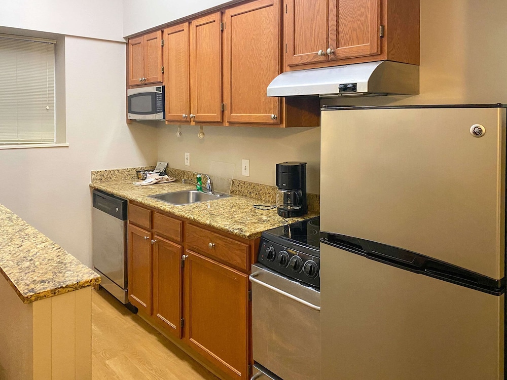 MainStay Suites Middleburg Heights Cleveland Airport 35/42