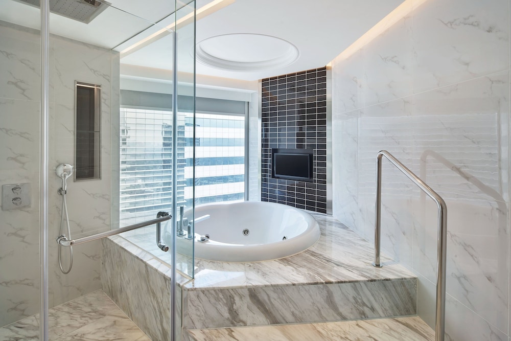 LE MERIDIEN KUALA LUMPUR 27/83