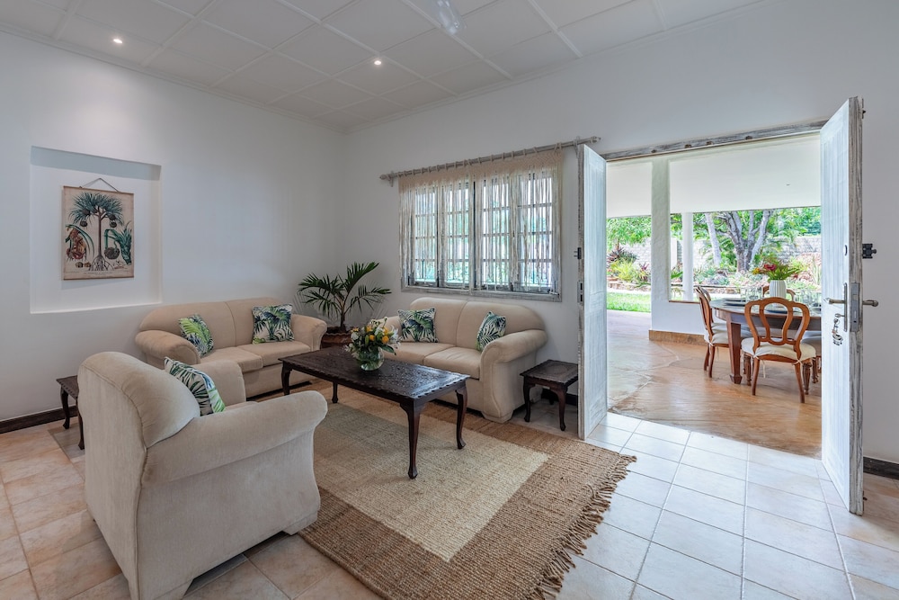 Hibiscus Apartments 55/75
