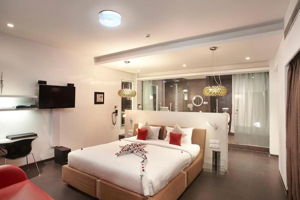 Fahrenheit Hotel 13/50