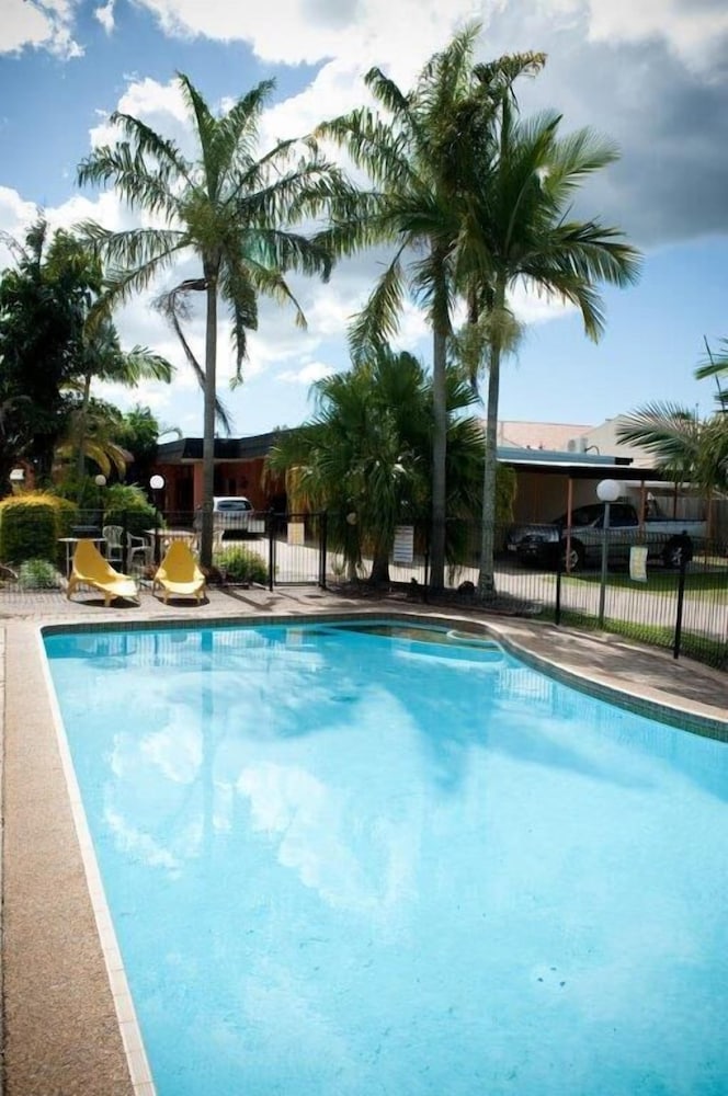RIVIERA MOTEL BUNDABERG 38/44