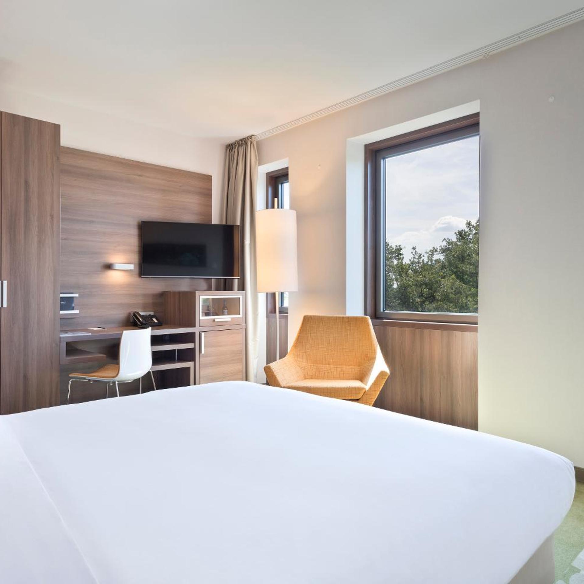 Melia, King Bed