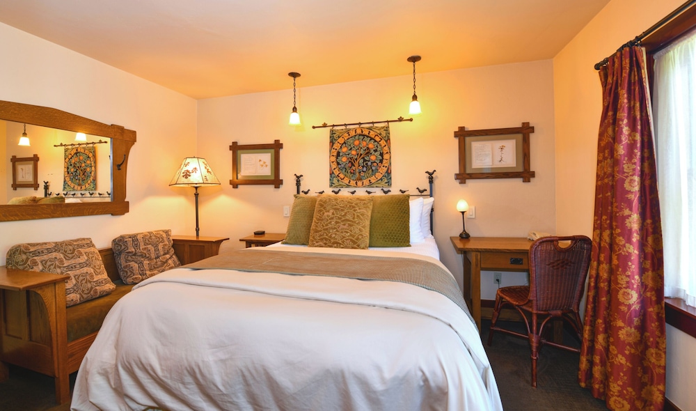 PETITE, QUEEN BED