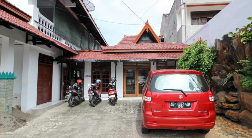 Reddoorz Plus Near Alun Alun Selatan 38/42