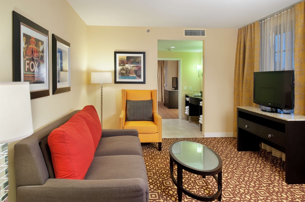 DoubleTree Suites by Hilton Detroit Downtown - Fort Shelby 33/59